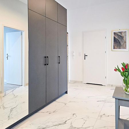 visit baltic - Platan Tower Grey Apartment Swinoujscie Bagian luar foto