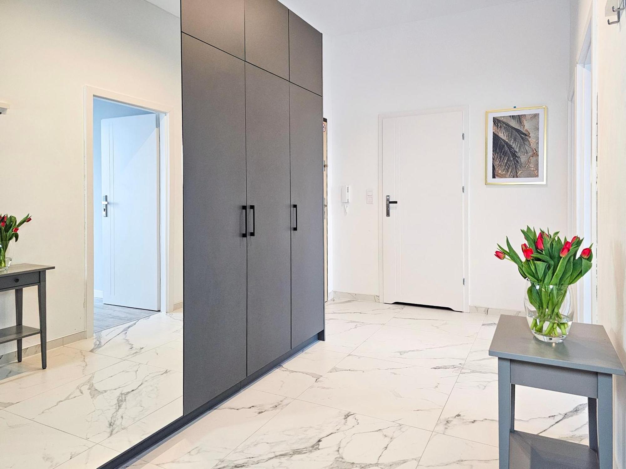 visit baltic - Platan Tower Grey Apartment Swinoujscie Bagian luar foto