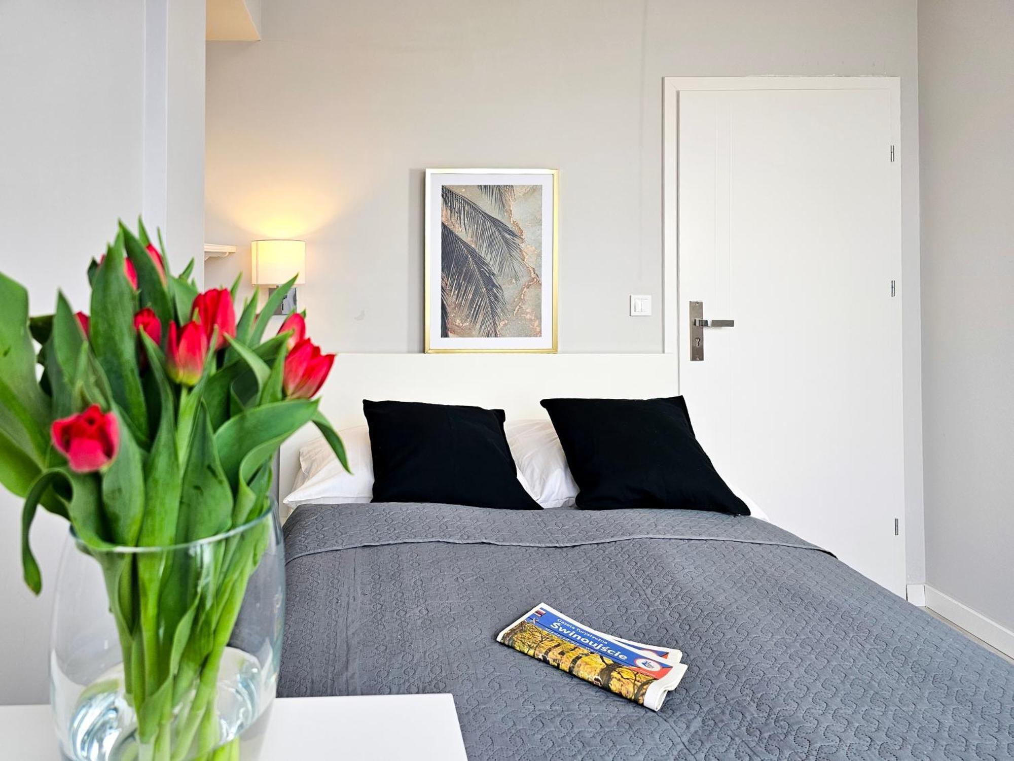 visit baltic - Platan Tower Grey Apartment Swinoujscie Bagian luar foto