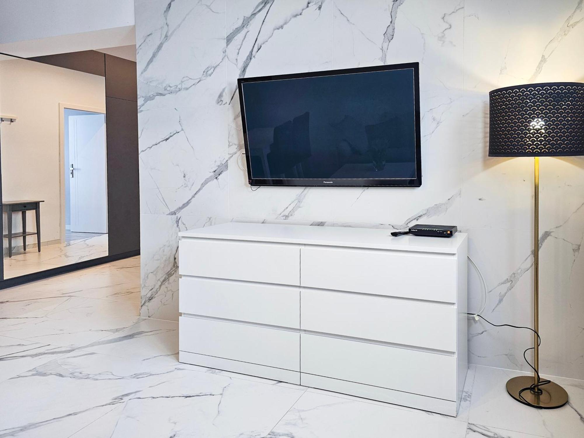 visit baltic - Platan Tower Grey Apartment Swinoujscie Bagian luar foto