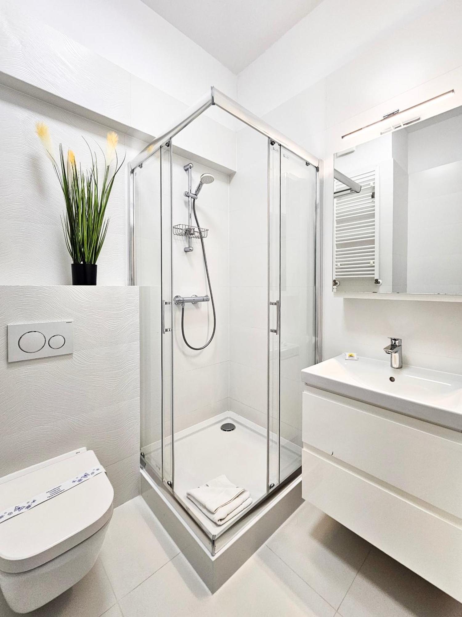 visit baltic - Platan Tower Grey Apartment Swinoujscie Bagian luar foto